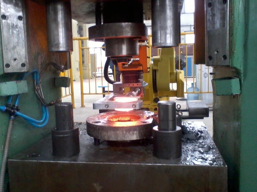 全自动草坪修整智能机器人该技术适合有机械制造能力的企业,或者在